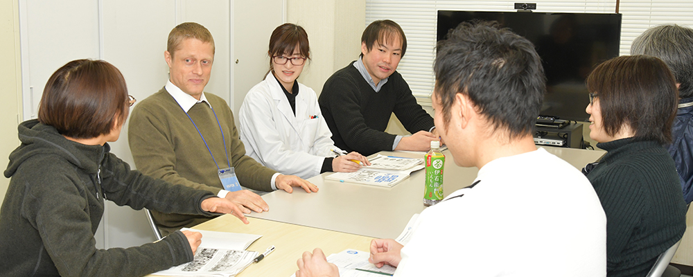 広島語学スクールアウトサイダー Travis Ingram 氏